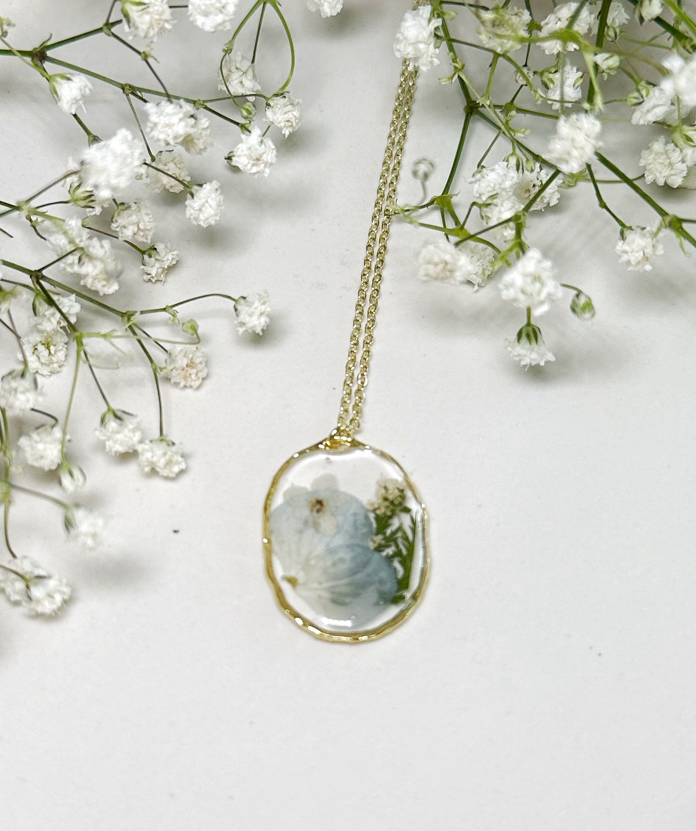 Garden Light Blue and White Necklace